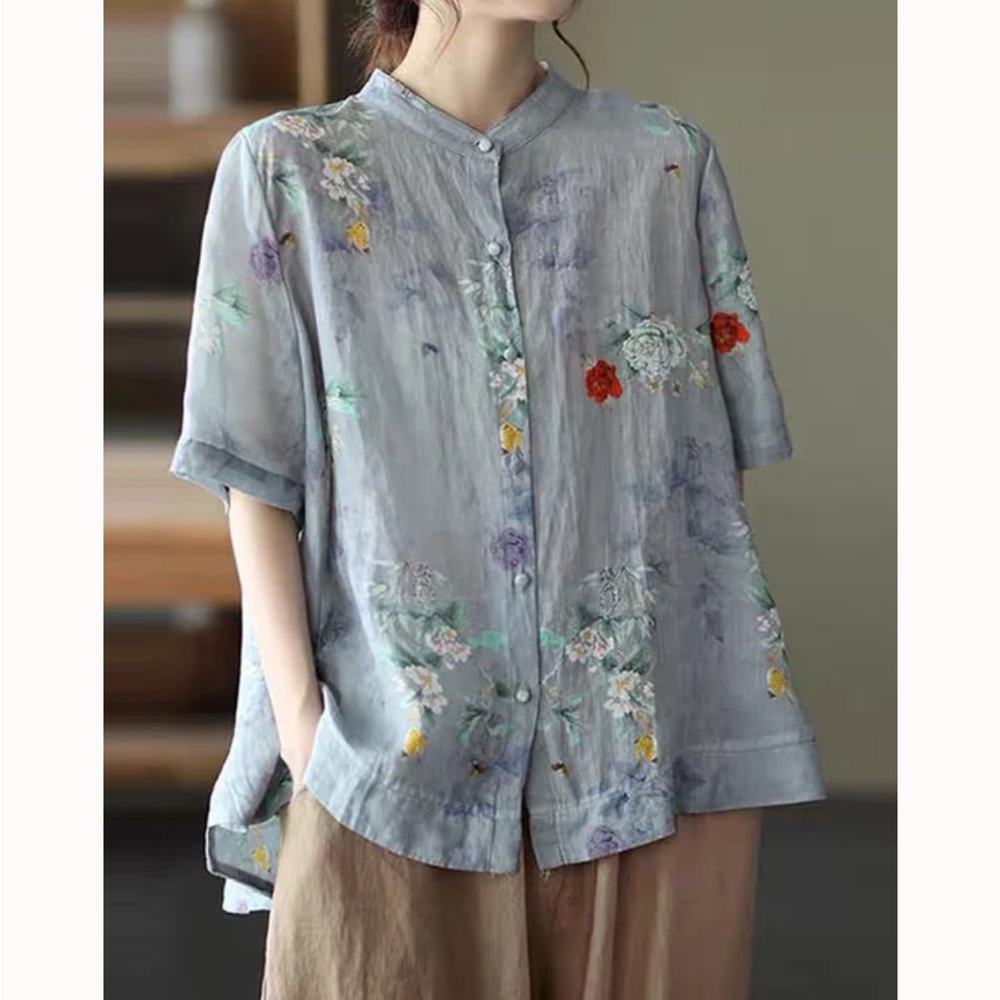 Silk/Linen NWT Elegant blue collar print half sleeve top. 45%silk55%linen